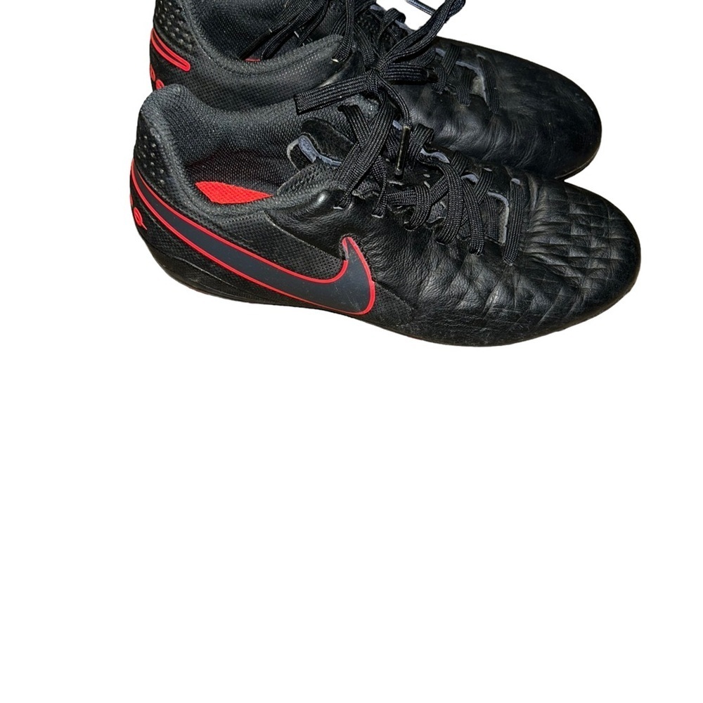 Nike Unisex Kid's Junior Legend 8 Club Fg/Mg black red soccer cleats 2.5y youth